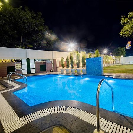Hotel Vasdaa Grand Dehradun Zewnętrze zdjęcie