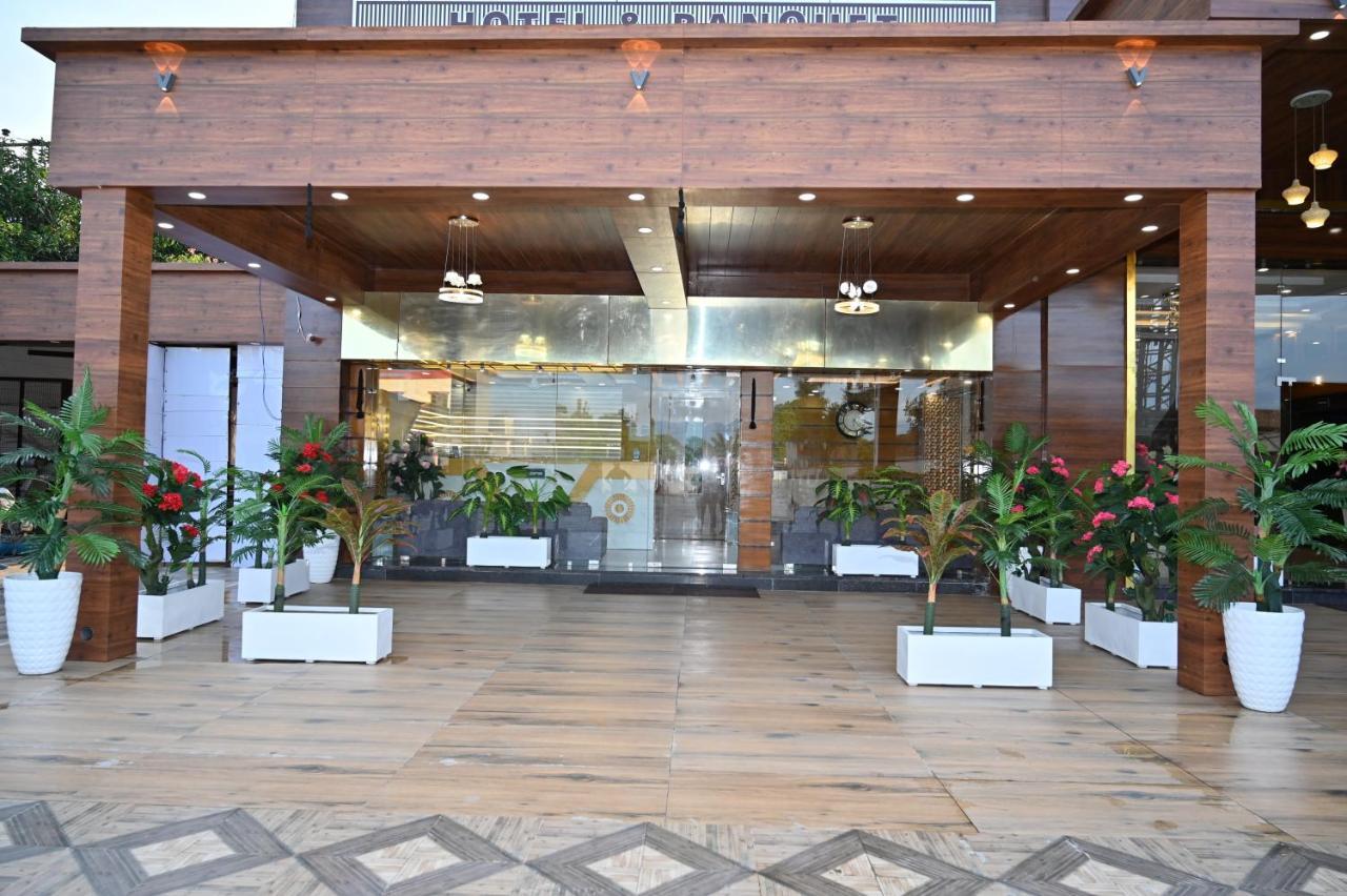 Hotel Vasdaa Grand Dehradun Zewnętrze zdjęcie