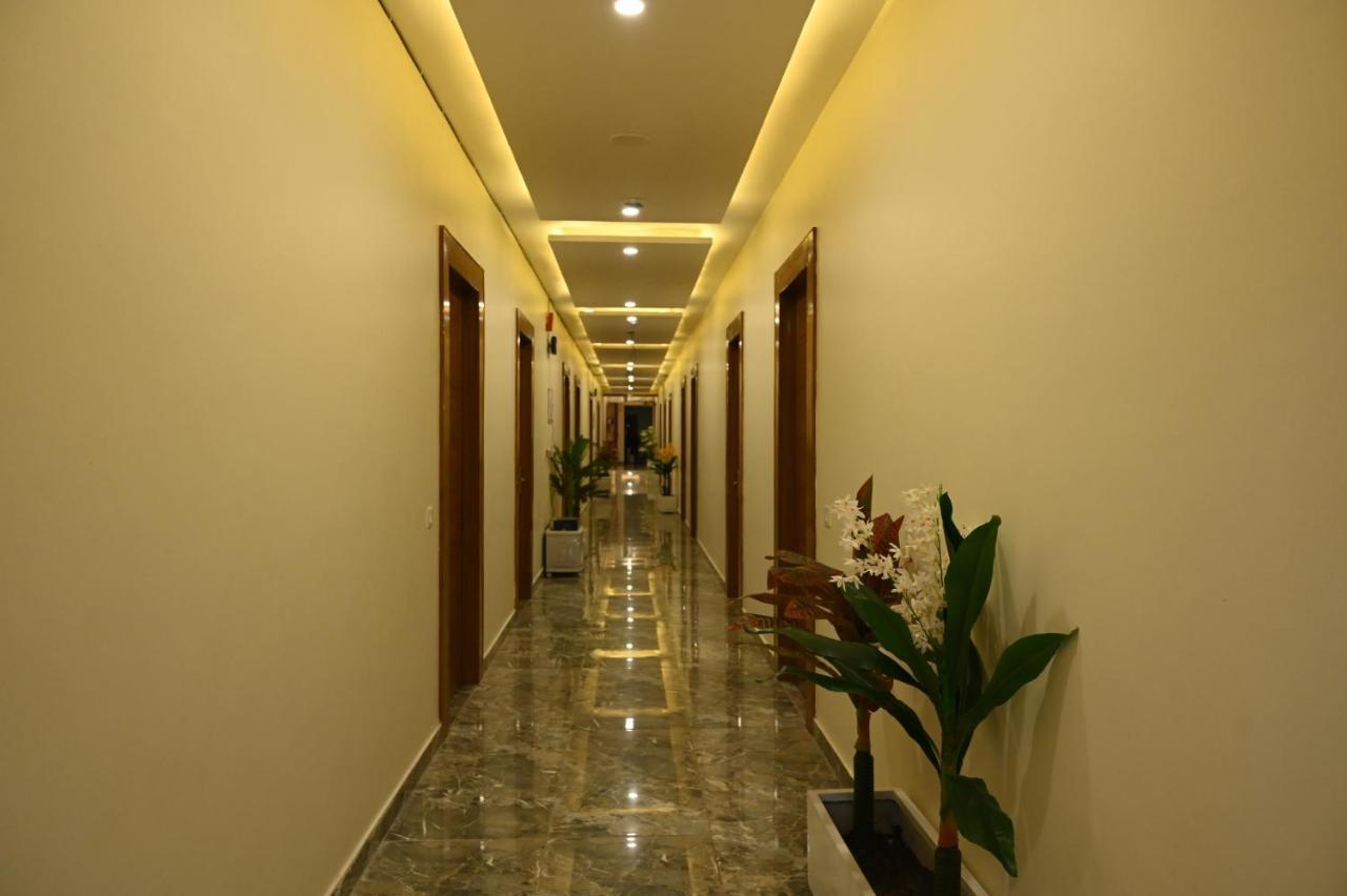Hotel Vasdaa Grand Dehradun Zewnętrze zdjęcie