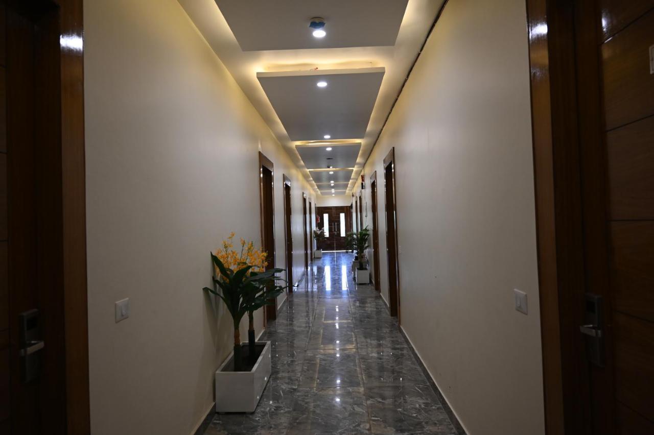Hotel Vasdaa Grand Dehradun Zewnętrze zdjęcie