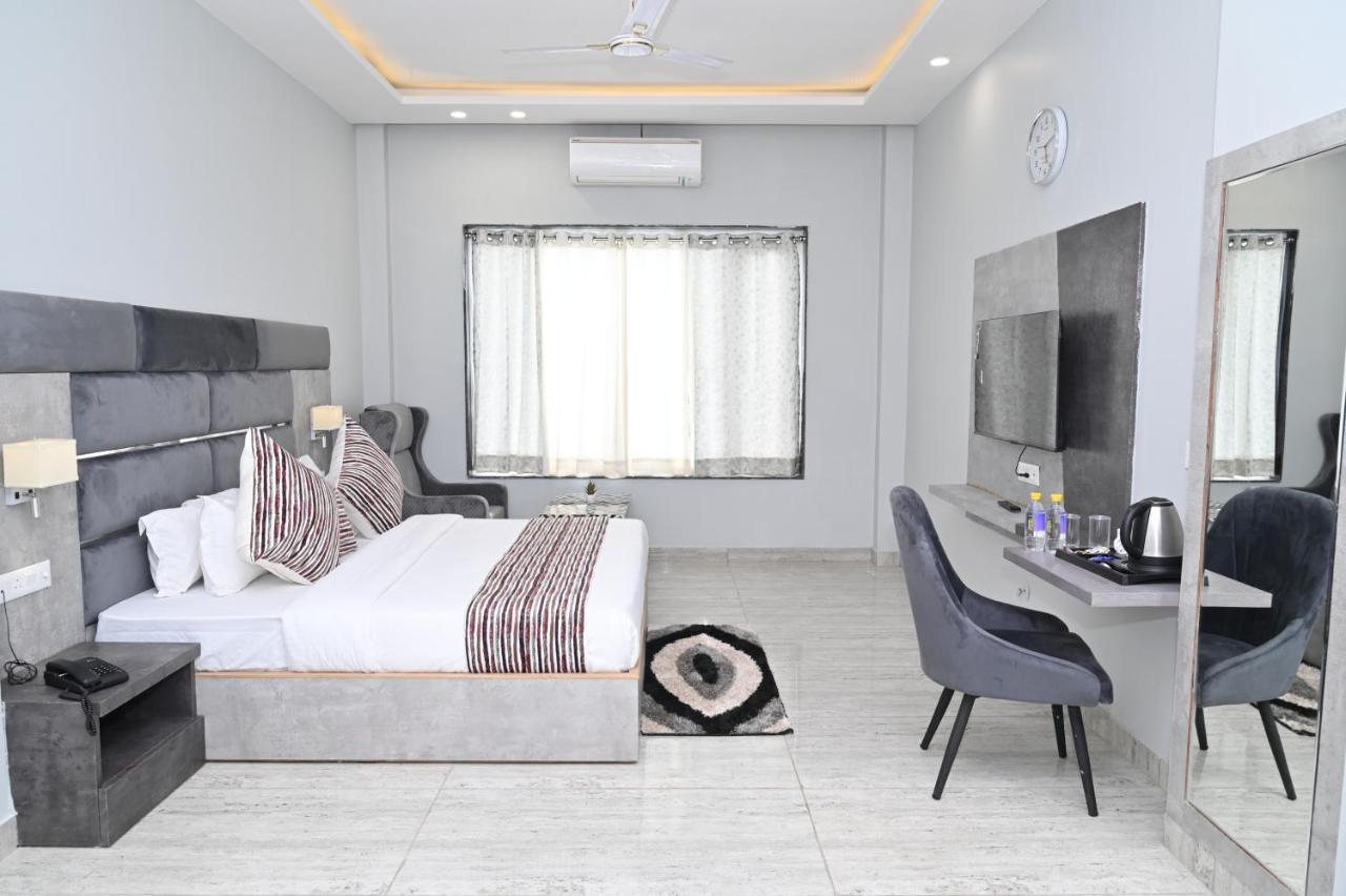 Hotel Vasdaa Grand Dehradun Zewnętrze zdjęcie
