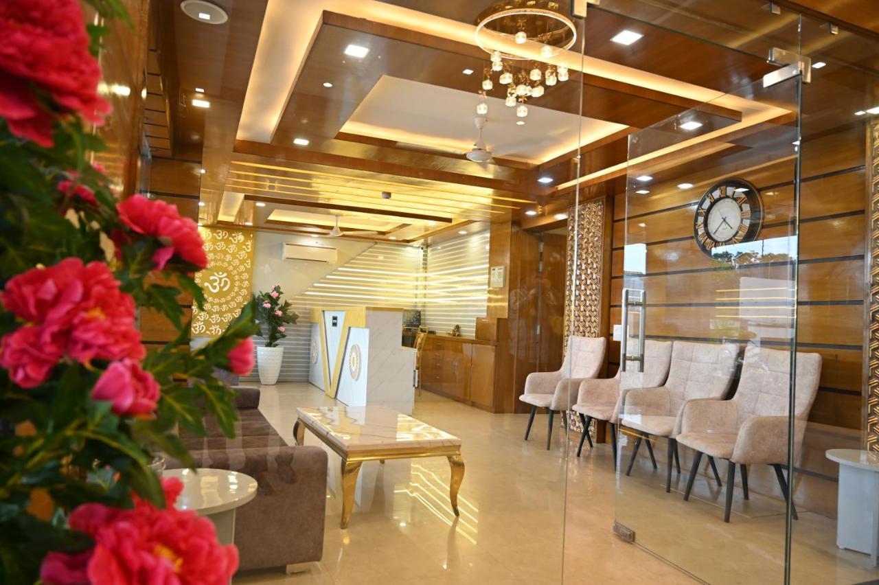 Hotel Vasdaa Grand Dehradun Zewnętrze zdjęcie