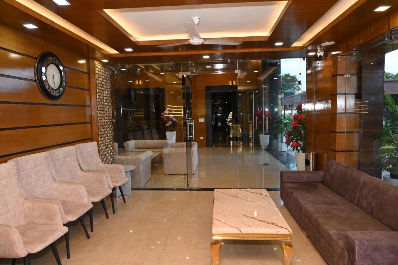 Hotel Vasdaa Grand Dehradun Zewnętrze zdjęcie