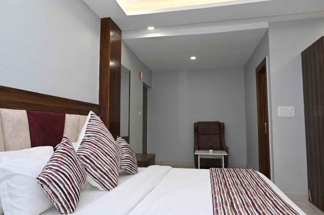Hotel Vasdaa Grand Dehradun Zewnętrze zdjęcie