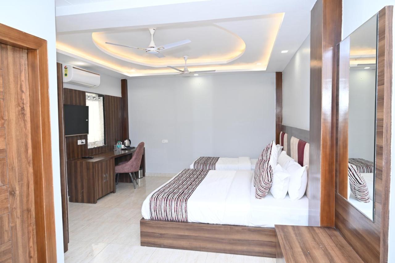 Hotel Vasdaa Grand Dehradun Zewnętrze zdjęcie