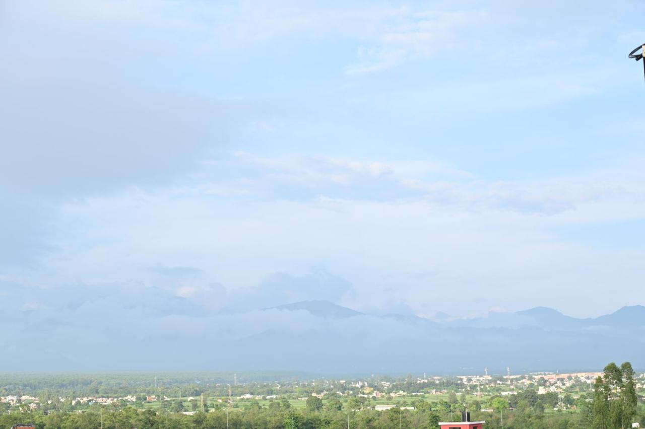 Hotel Vasdaa Grand Dehradun Zewnętrze zdjęcie