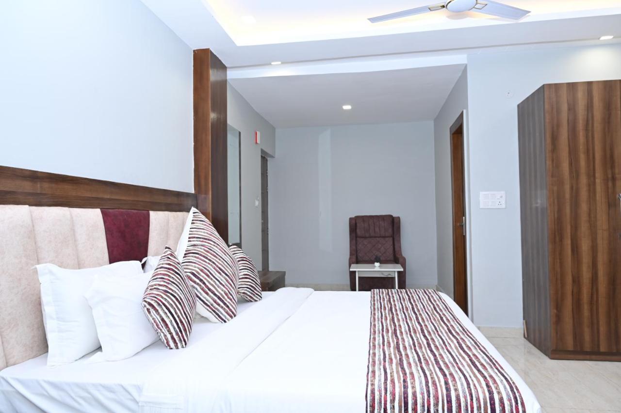 Hotel Vasdaa Grand Dehradun Zewnętrze zdjęcie