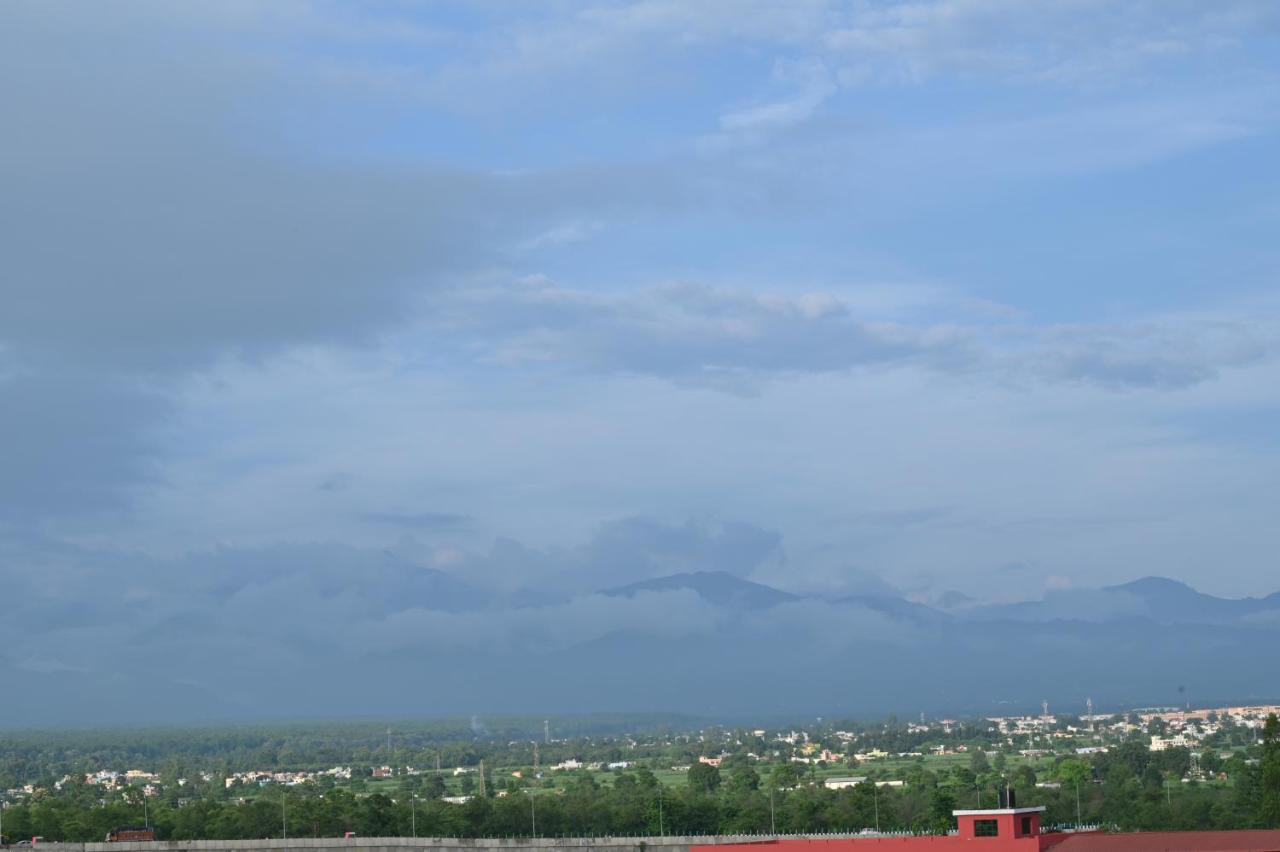 Hotel Vasdaa Grand Dehradun Zewnętrze zdjęcie