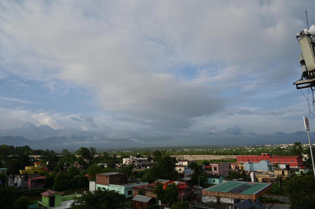 Hotel Vasdaa Grand Dehradun Zewnętrze zdjęcie