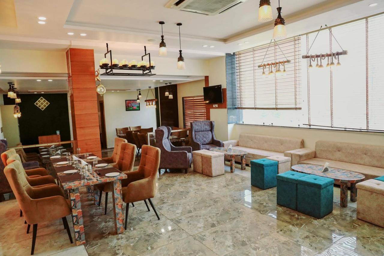 Hotel Vasdaa Grand Dehradun Zewnętrze zdjęcie