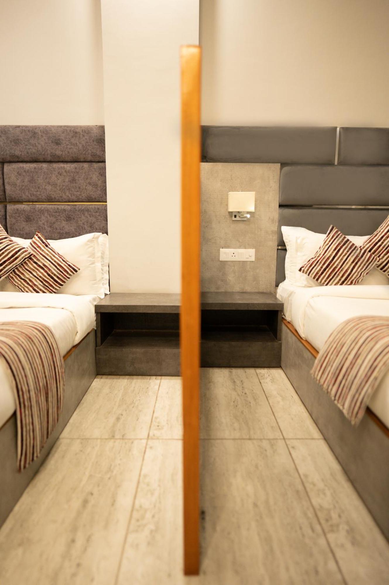 Hotel Vasdaa Grand Dehradun Zewnętrze zdjęcie
