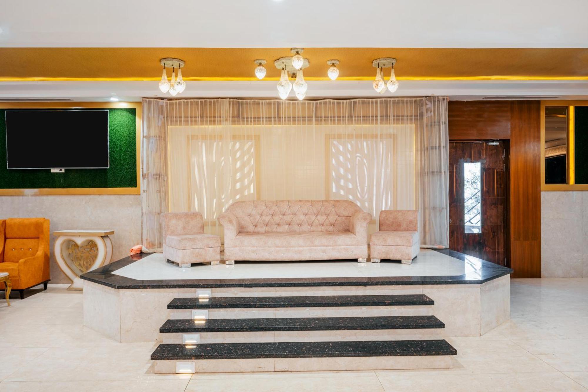 Hotel Vasdaa Grand Dehradun Zewnętrze zdjęcie