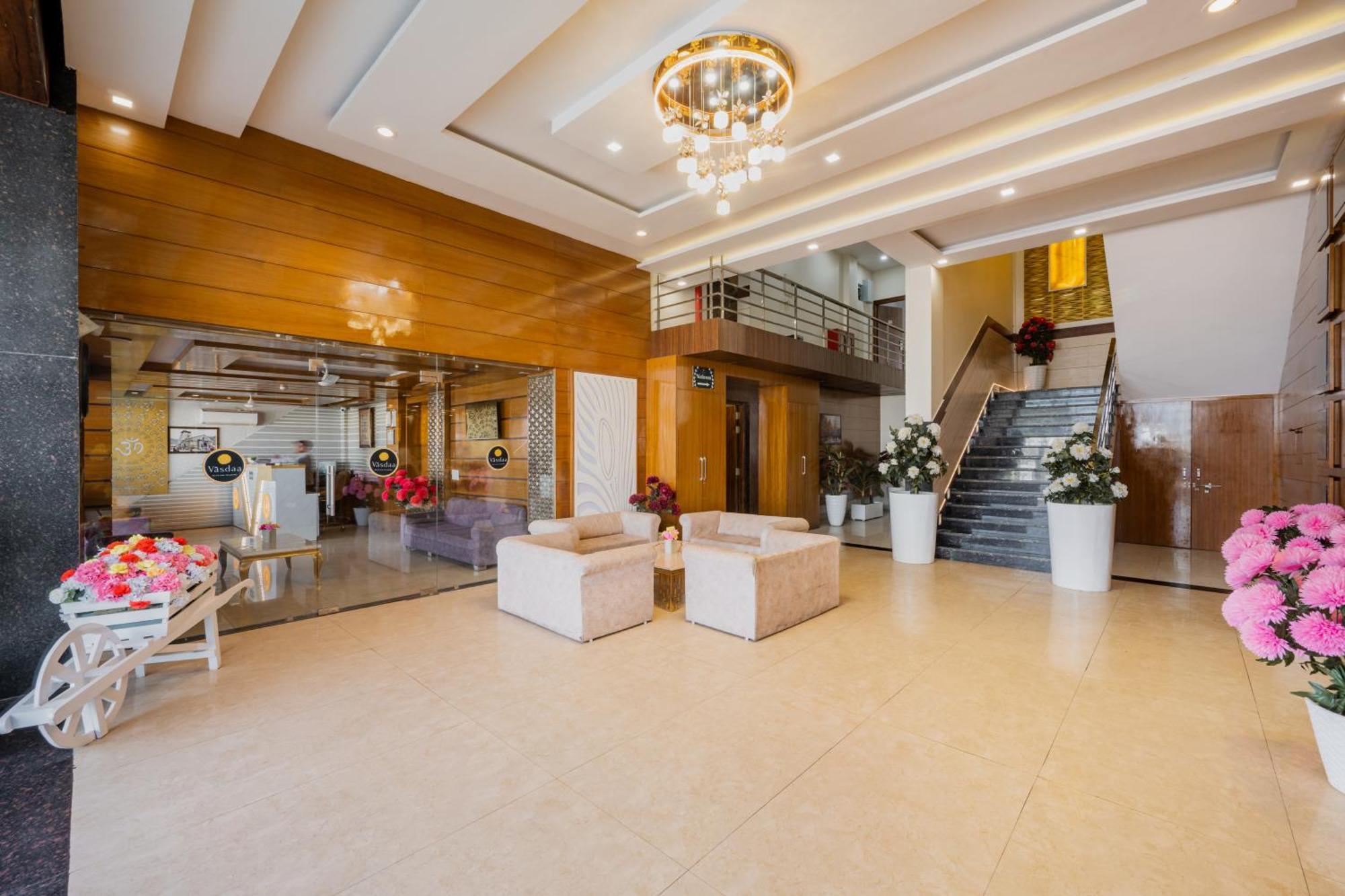 Hotel Vasdaa Grand Dehradun Zewnętrze zdjęcie