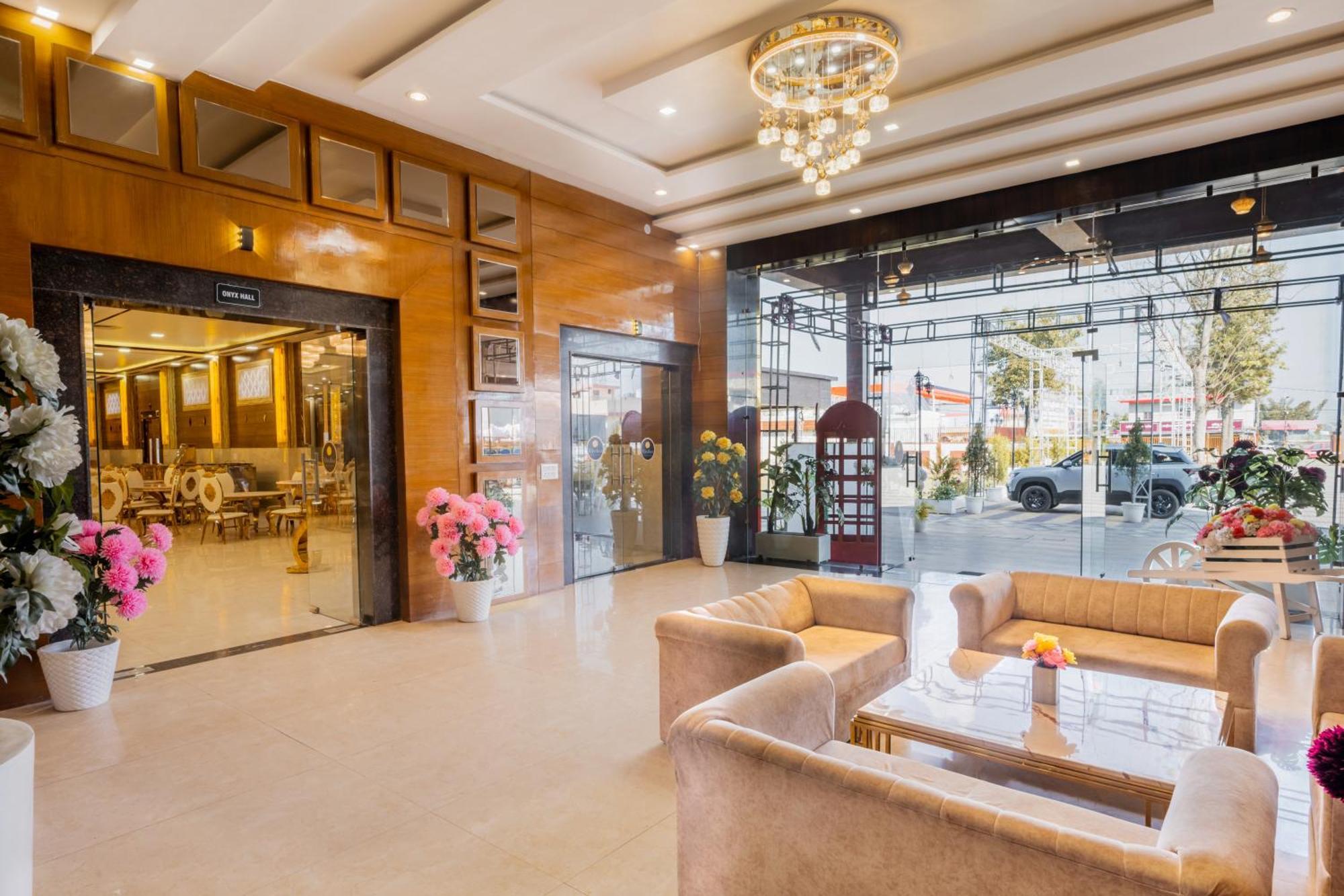 Hotel Vasdaa Grand Dehradun Zewnętrze zdjęcie
