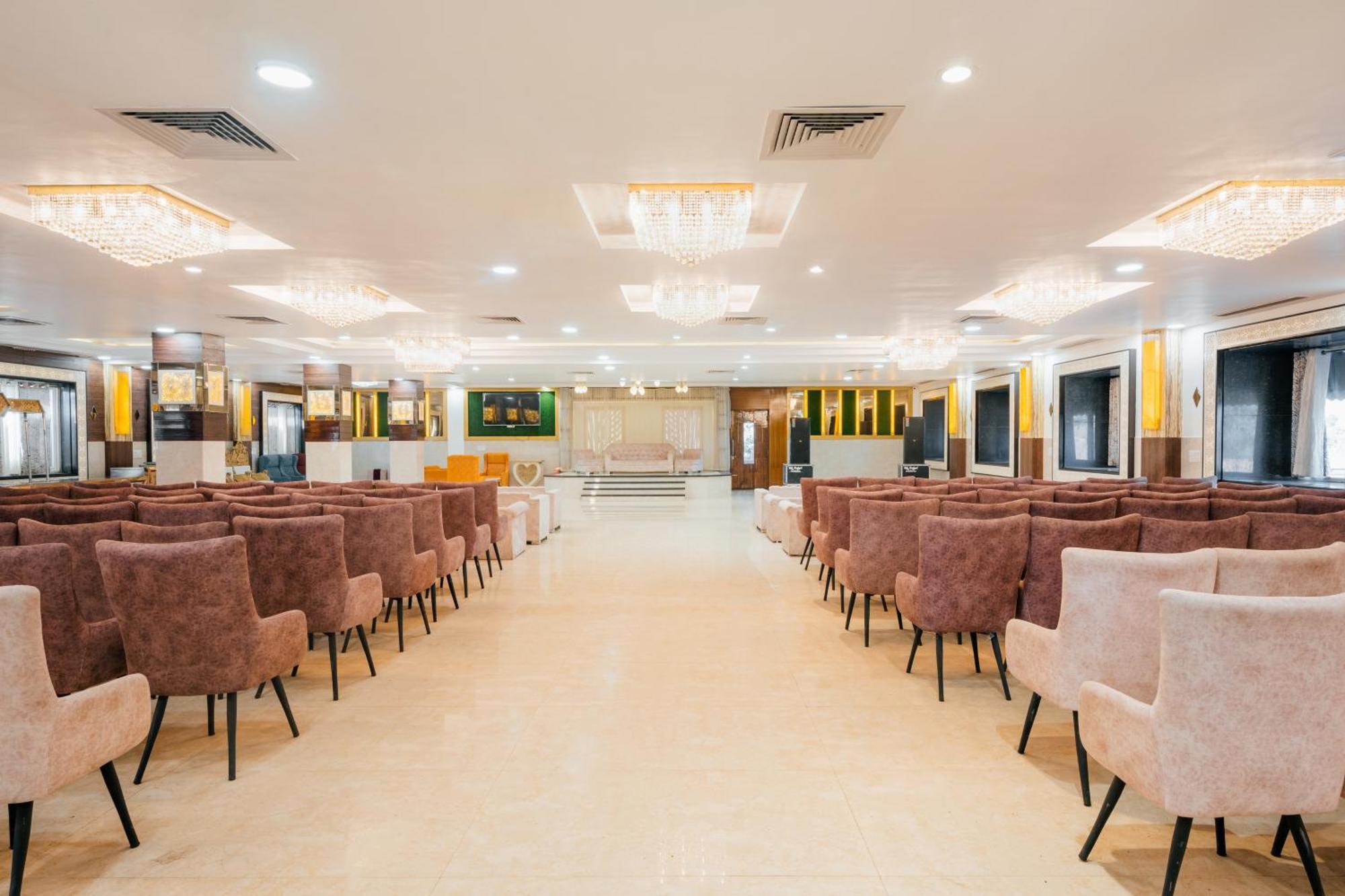 Hotel Vasdaa Grand Dehradun Zewnętrze zdjęcie