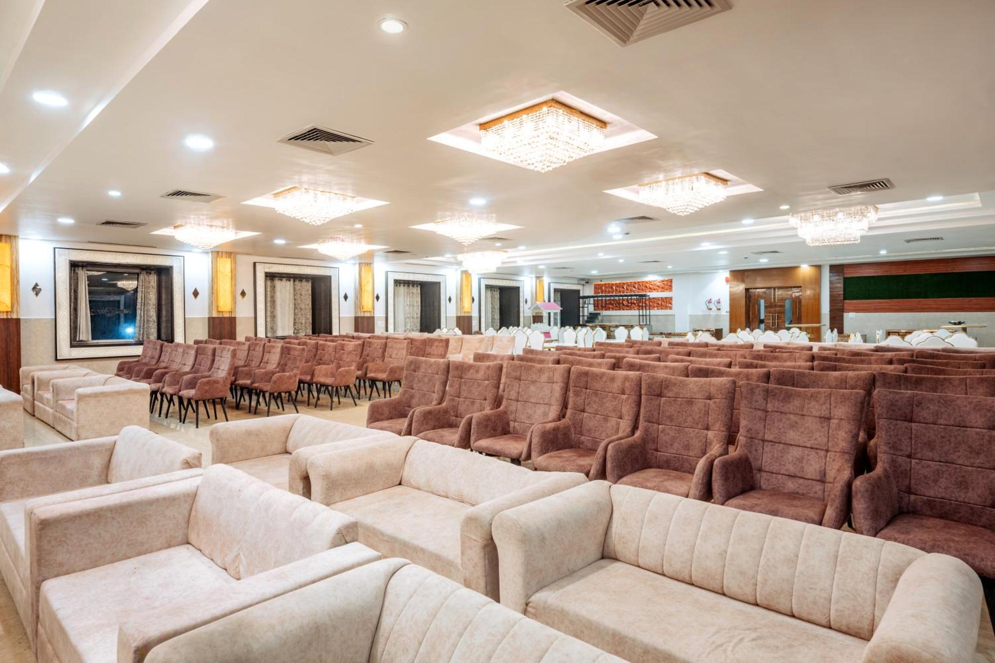 Hotel Vasdaa Grand Dehradun Zewnętrze zdjęcie