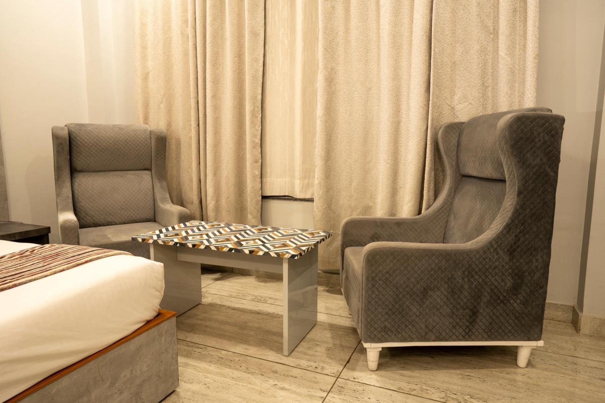 Hotel Vasdaa Grand Dehradun Zewnętrze zdjęcie
