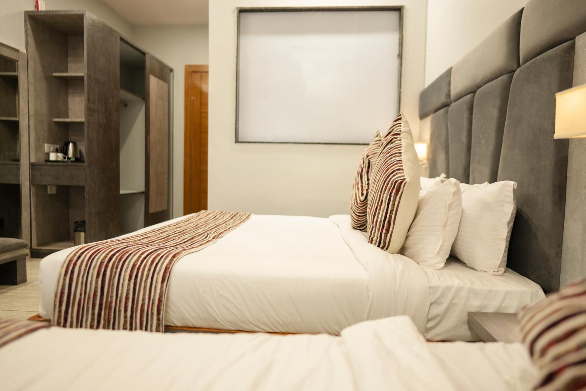 Hotel Vasdaa Grand Dehradun Zewnętrze zdjęcie