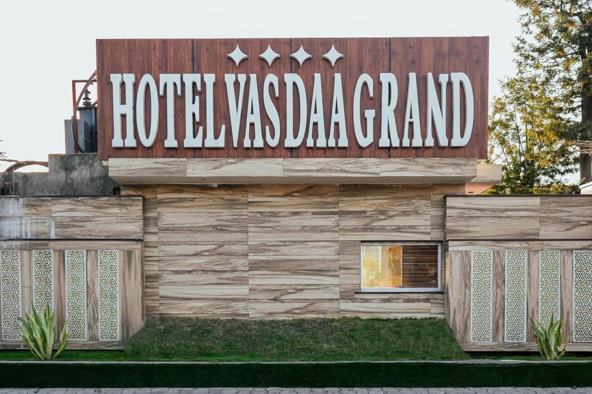 Hotel Vasdaa Grand Dehradun Zewnętrze zdjęcie