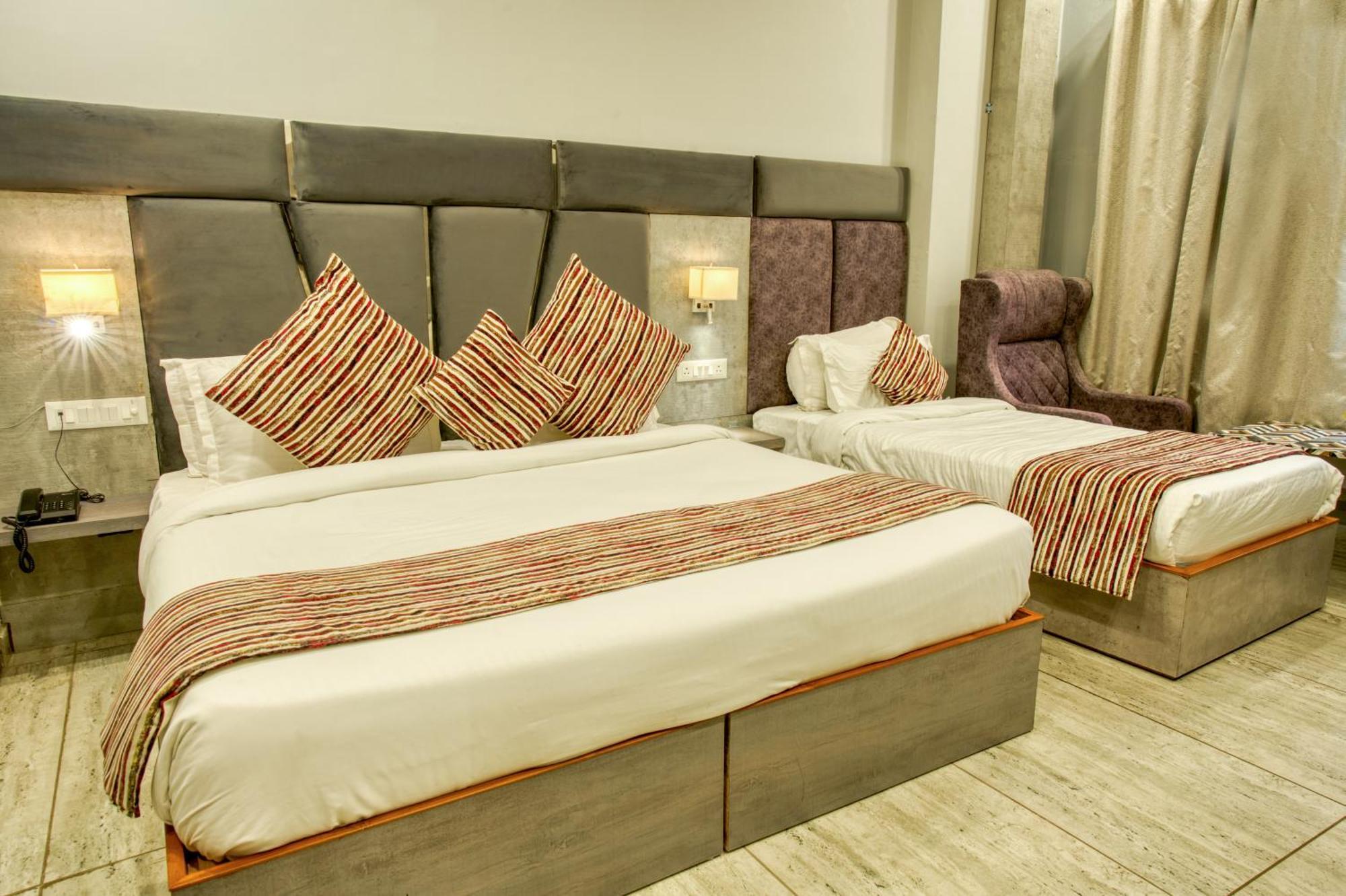 Hotel Vasdaa Grand Dehradun Zewnętrze zdjęcie