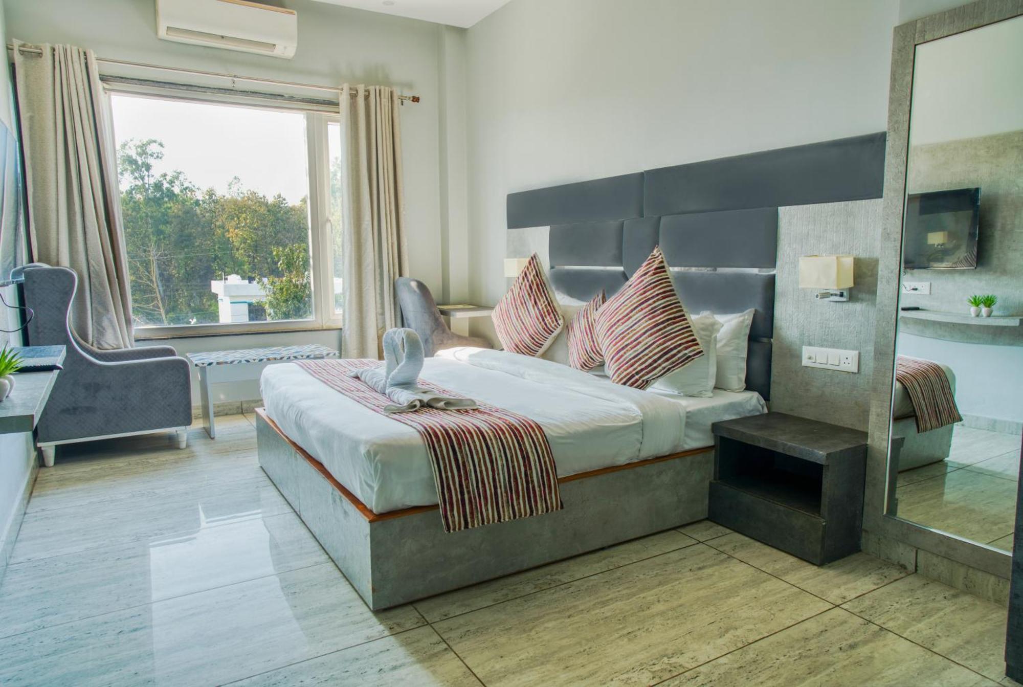 Hotel Vasdaa Grand Dehradun Zewnętrze zdjęcie