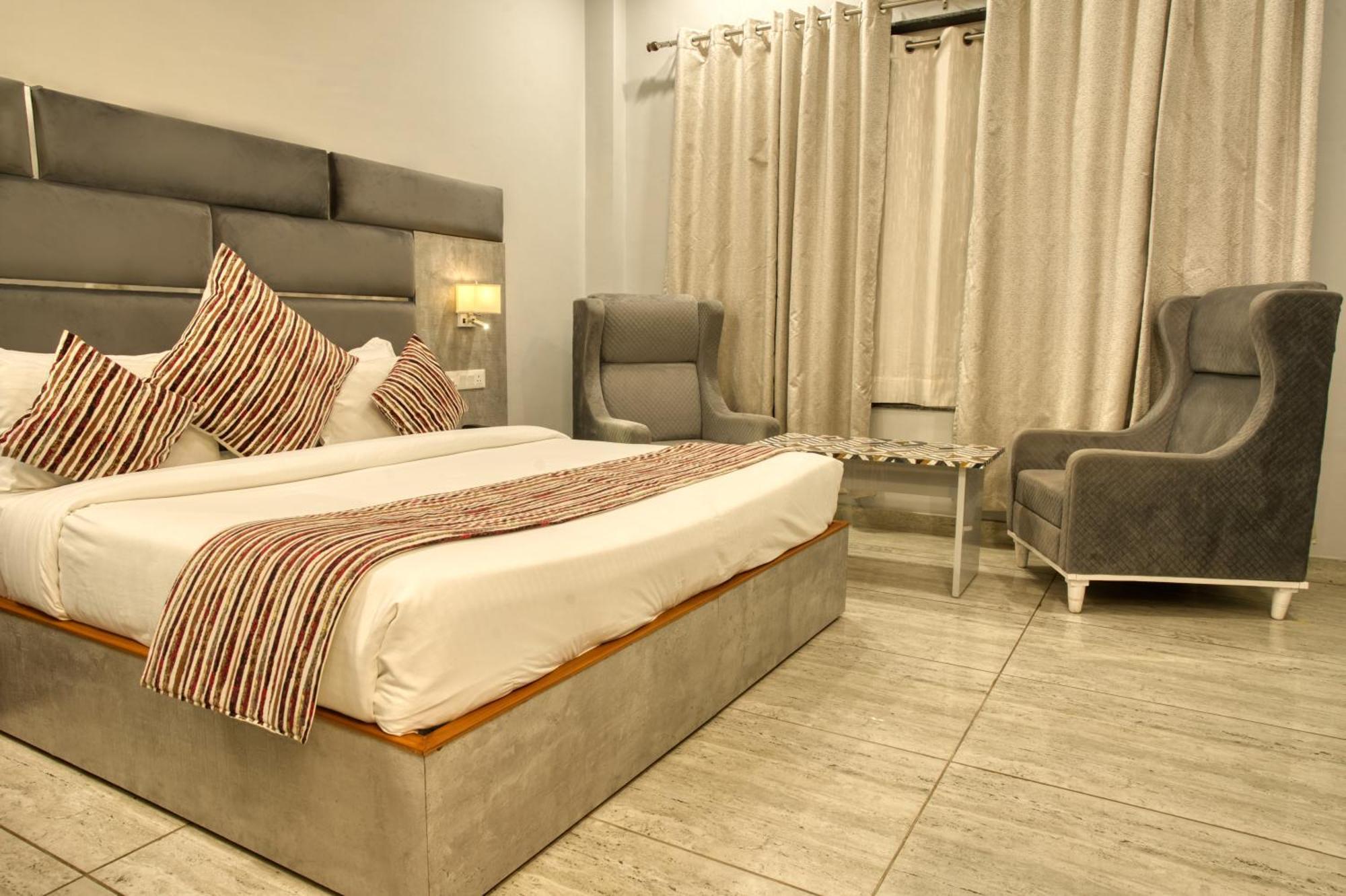 Hotel Vasdaa Grand Dehradun Zewnętrze zdjęcie