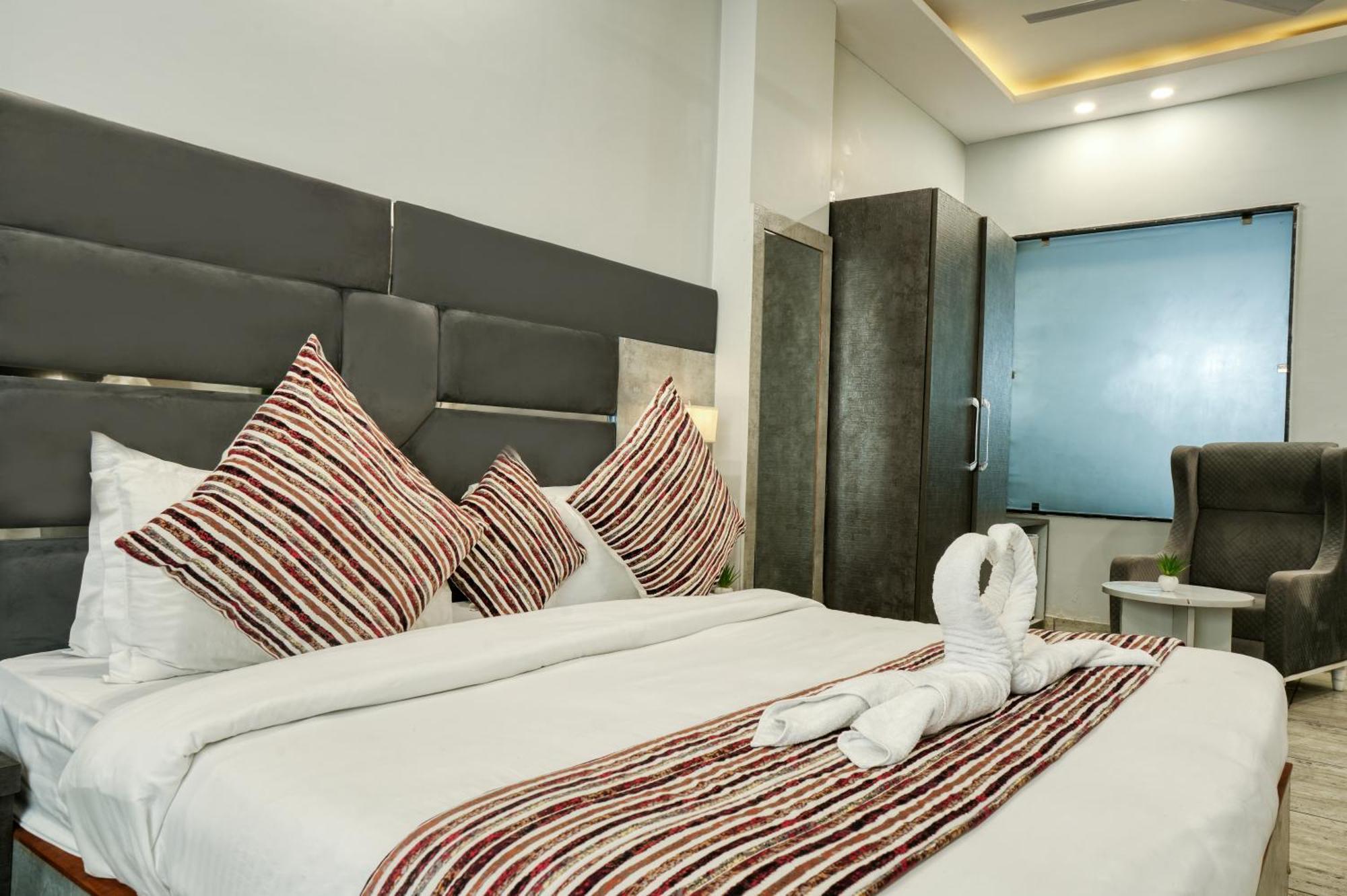 Hotel Vasdaa Grand Dehradun Zewnętrze zdjęcie