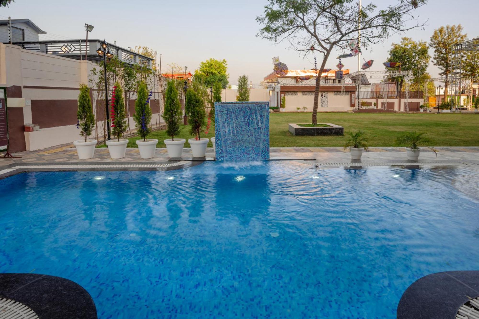 Hotel Vasdaa Grand Dehradun Zewnętrze zdjęcie