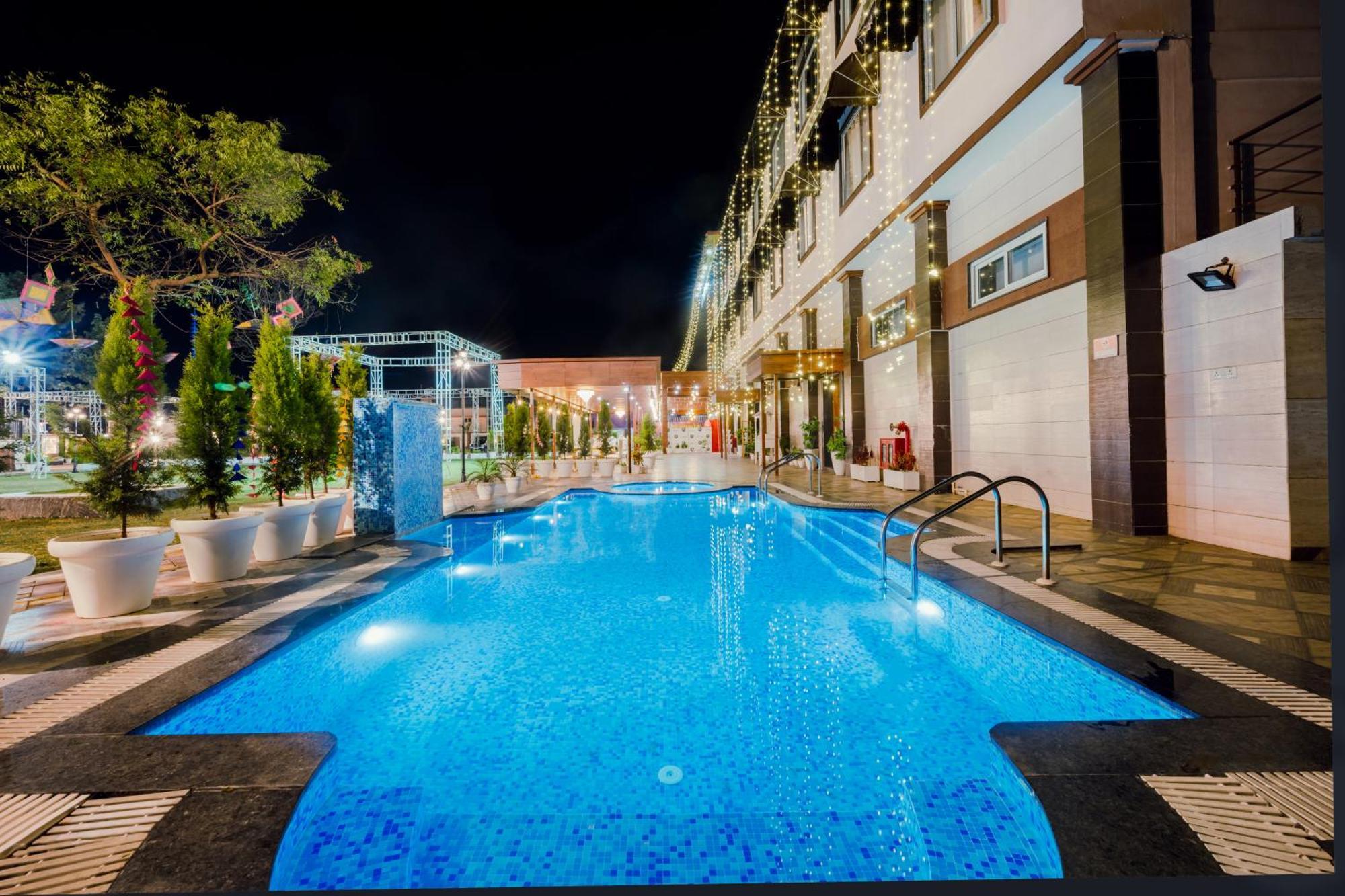 Hotel Vasdaa Grand Dehradun Zewnętrze zdjęcie