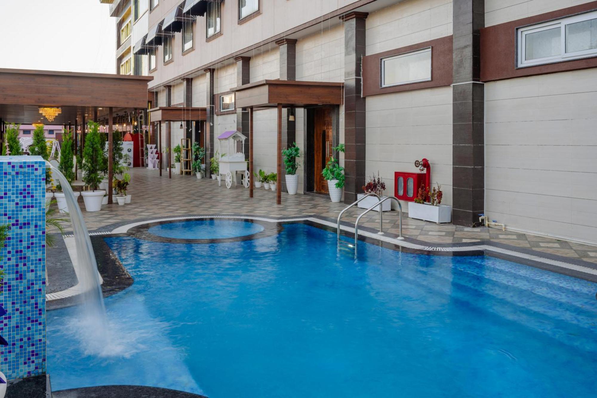 Hotel Vasdaa Grand Dehradun Zewnętrze zdjęcie