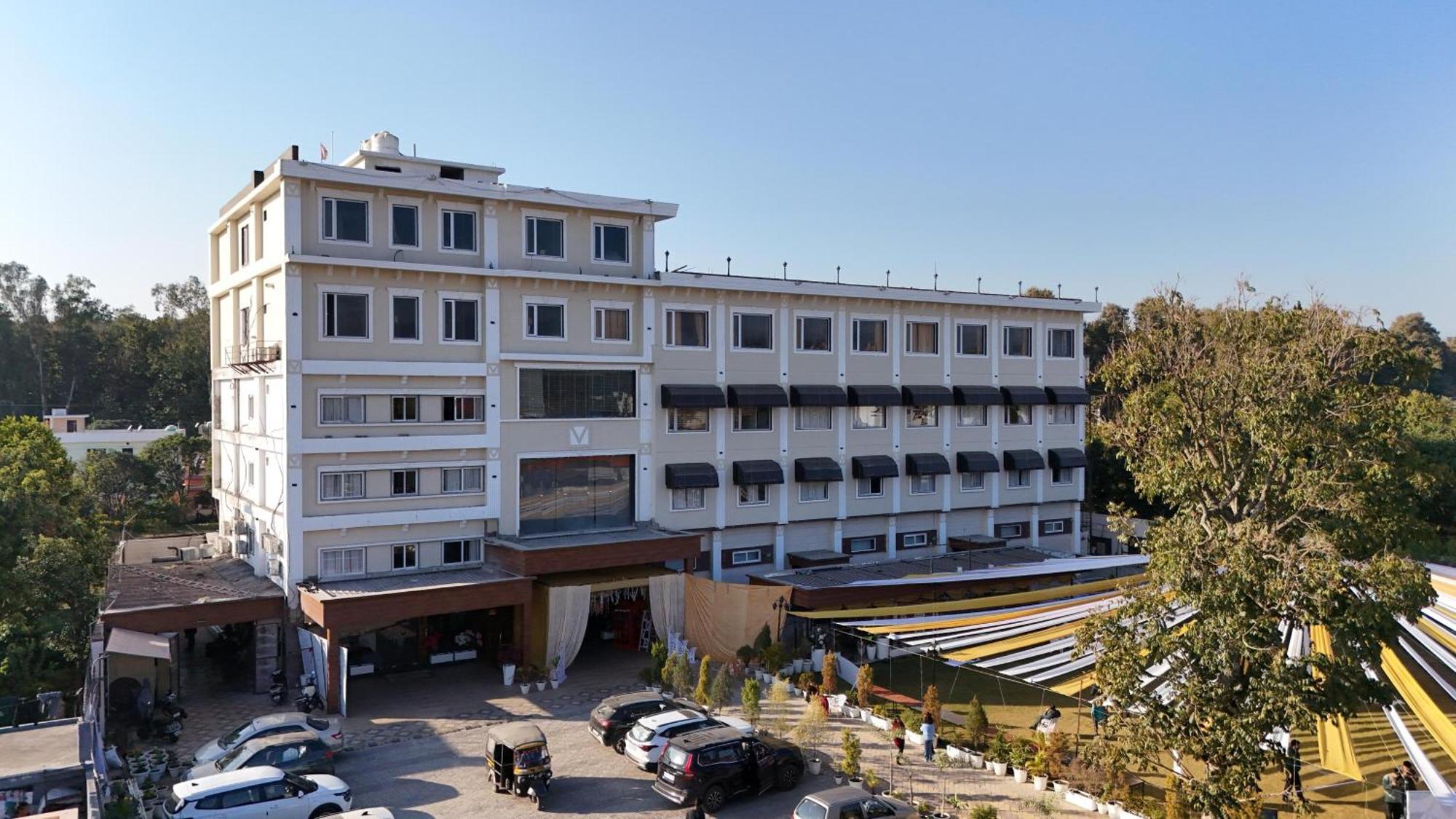 Hotel Vasdaa Grand Dehradun Zewnętrze zdjęcie